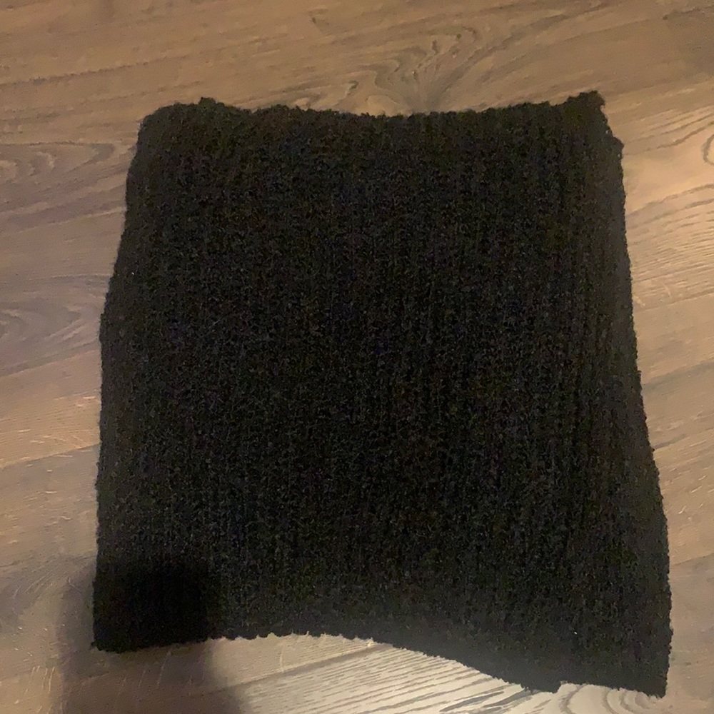 APT 9 Loop Knitted Scarf